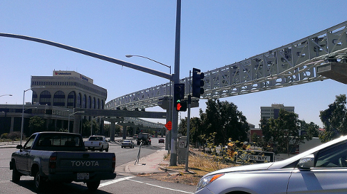 Oakland Airport Connector under construction. Courtesy of Flickr user Dianne Yee.